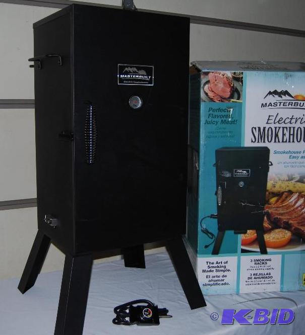 lot 13 image: Masterbuilt 30" Electric Analog Stainles...