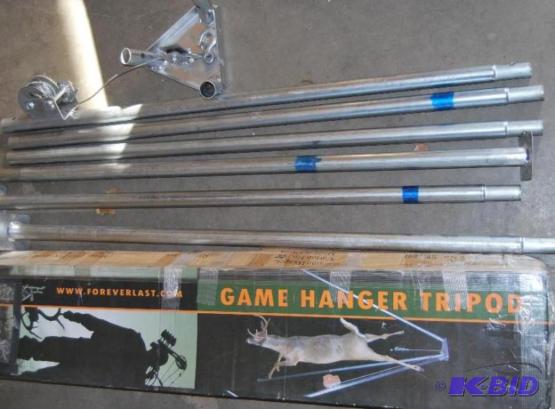 lot 21 image: Tripod Portable Game Hanger, 500lb weight cap...
