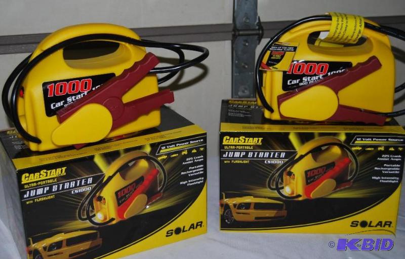 lot 29 image: Pair of CarStart 1000 Jump starters, 900 peak...