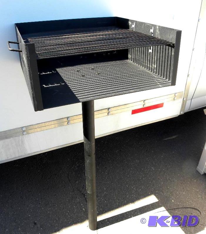lot 3 image: XL Park Style Grill, heavy duty steel bottom ...