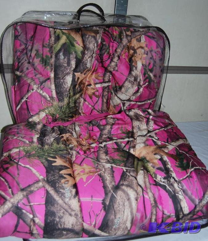 lot 74 image: Pink Next Camo Comforter, full size, new....