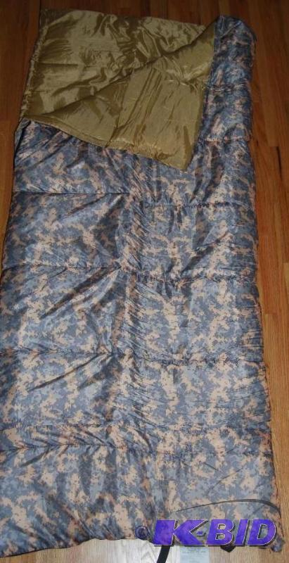 lot 84 image: Digi Camo Sleeping Bag, new....