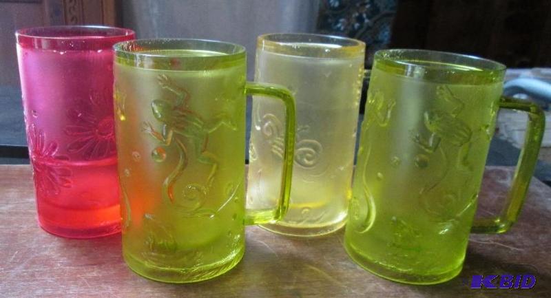 lot 181 image: Lot of 4 plastic mugs. Great for summer barbe...