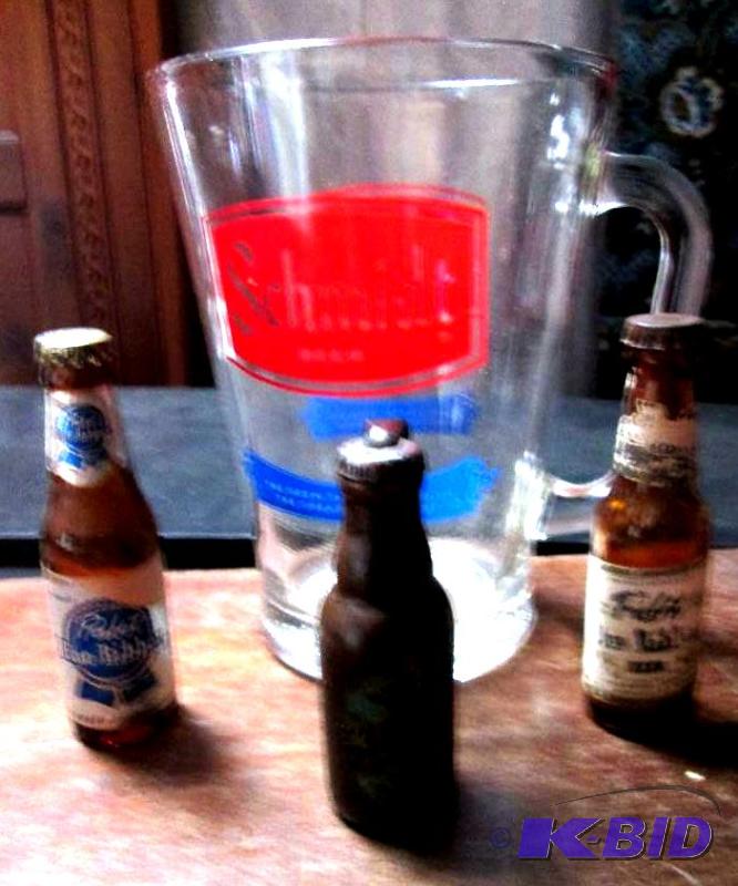 lot 193 image: Lot of miscellaneous beer collector items. Ta...