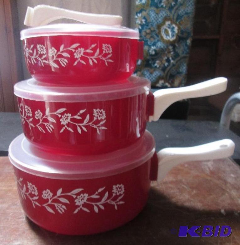 lot 204 image: Set of 3 microwave steamerfreezer bowls with...