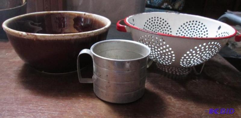 lot 206 image: Vintage kitchen items. All in great condition...