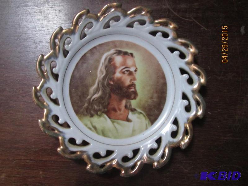 lot 211 image: Vintage Atlas plate. Jesus surrounded in gold...