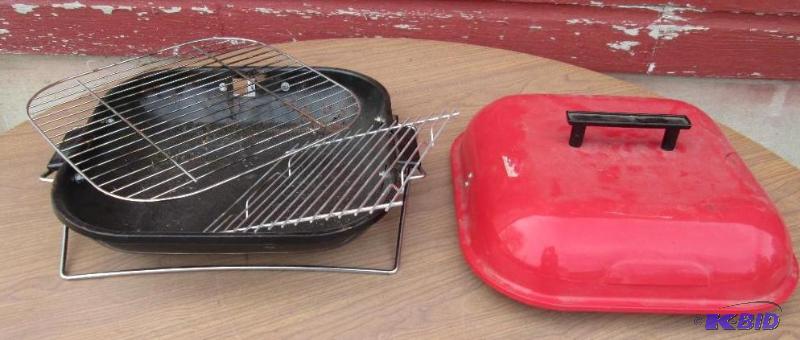 lot 32 image: mini camping grill -used...