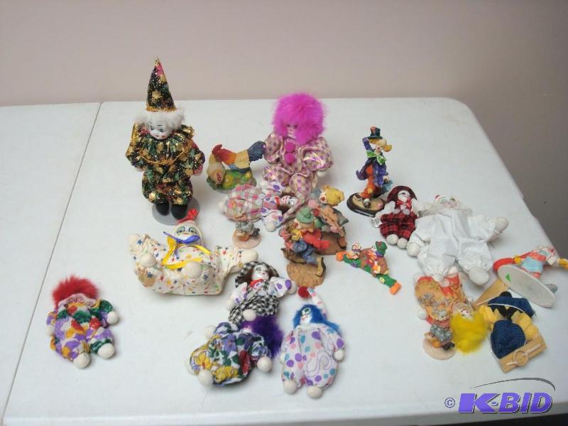 lot 112 image: Lot Of Clowns...