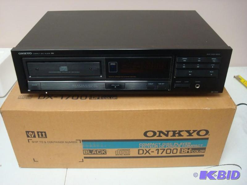 lot 4 image: Onkyo&nbspDX-1700 CD Player, Works Fine...