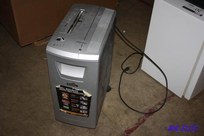 lot 19 image: Fellowes DM27C Paper Shredder 18 x 11 x 26.