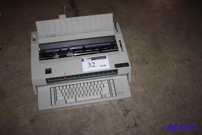 lot 32 image: IBM Wheelwriter 3 Typewriter.