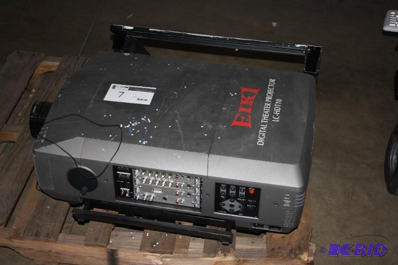lot 7 image: Eiki Digital Theater Projector LC-HDT10 Blue Hue To Screen Because Of Bad Bulb.