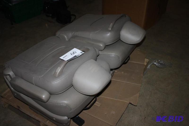 lot 99 image: Lot of (2) Passenger Seats For 2008 Honda Oddessey.