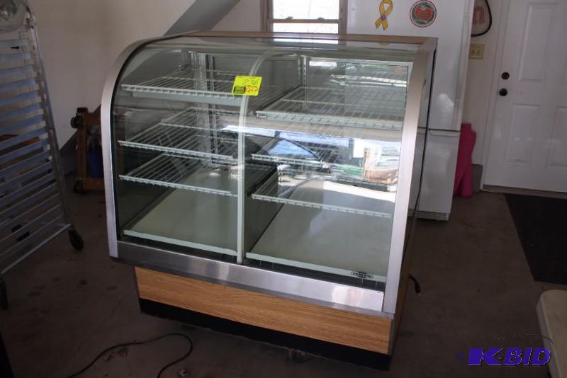 lot 2 image: Refrigerated Display Cooler wGlass Window & Multiple Shelves Sliding Doors 48 x 32 x 50.