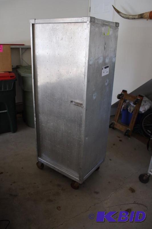 lot 4 image: Transport Rack For Baking Trays Metal Wheels 20 Racks 28 x 22 x 71.