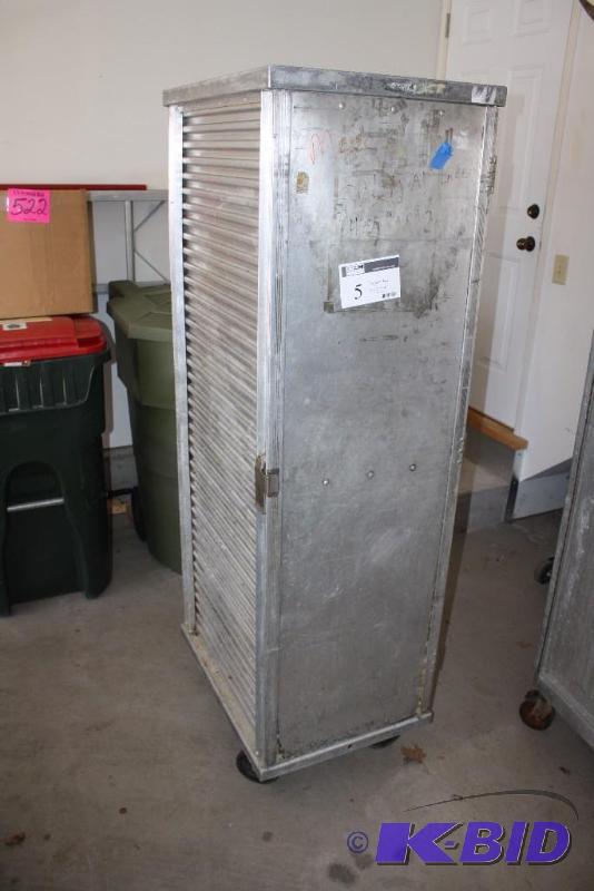 lot 5 image: Transport Rack For Baking Trays Metal Wheels 20 Racks 27 x 20 x 70.