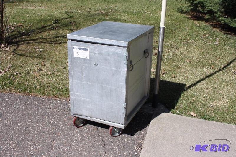 lot 6 image: Transport Rack For Baking Trays Metal Wheels 10 Racks 27 x 21 x 35.