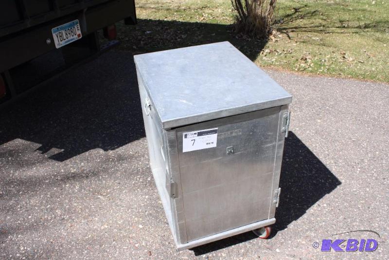 lot 7 image: Transport Rack For Baking Trays Metal Wheels 10 Racks 27 x 21 x 35.