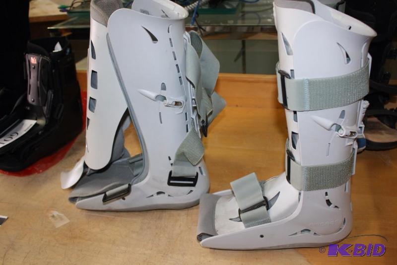 Lot of (2) Medical Boots XP Walker Large 01P-L.