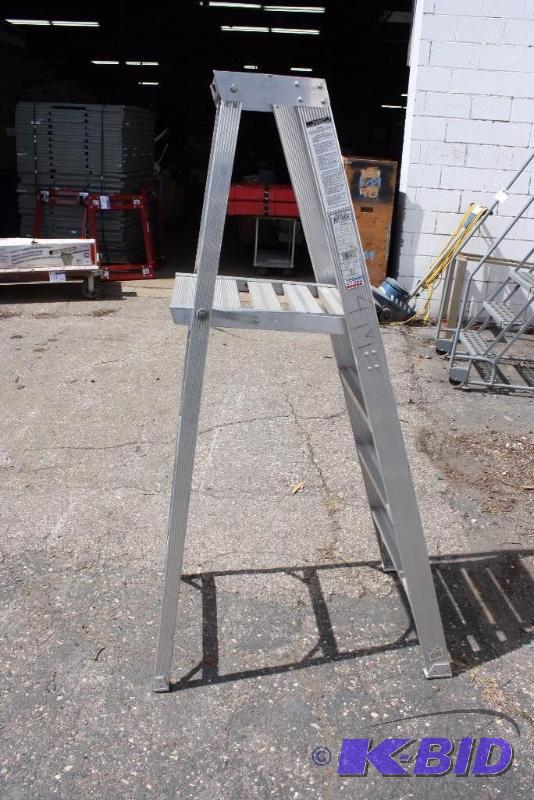 Platform Metal Ladder AP1004 Model 4.