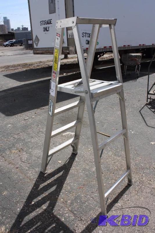 Platform Metal Ladder AP1004 Model 4.