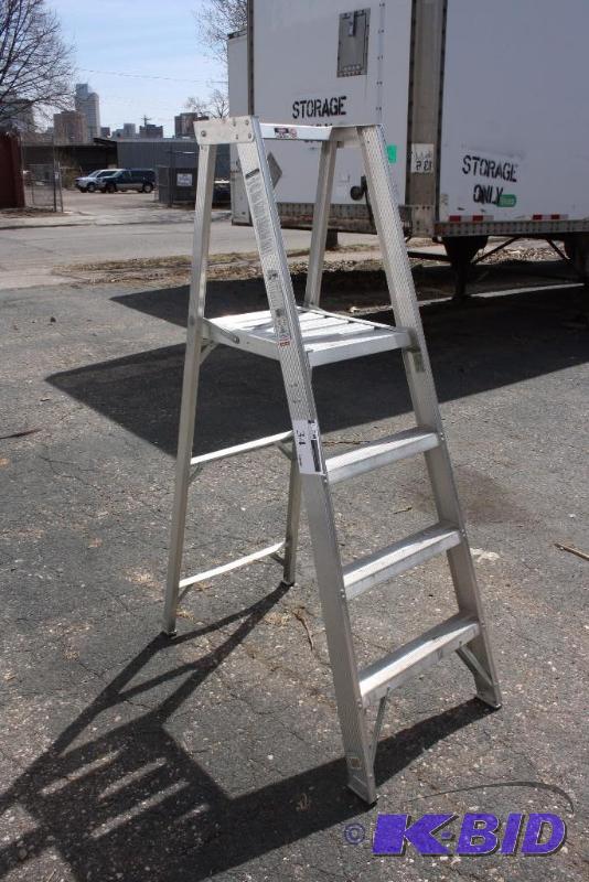 Platform Metal Ladder AP1004 Model 4.