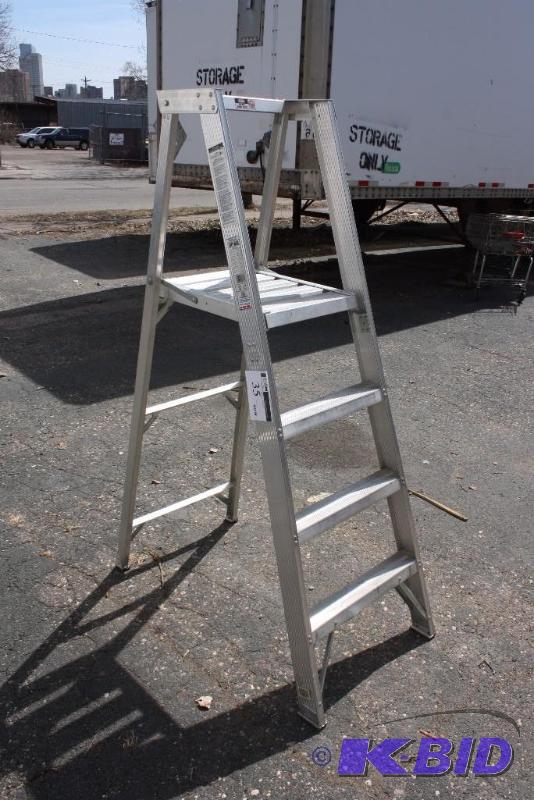 Platform Metal Ladder AP1004 Model 4.