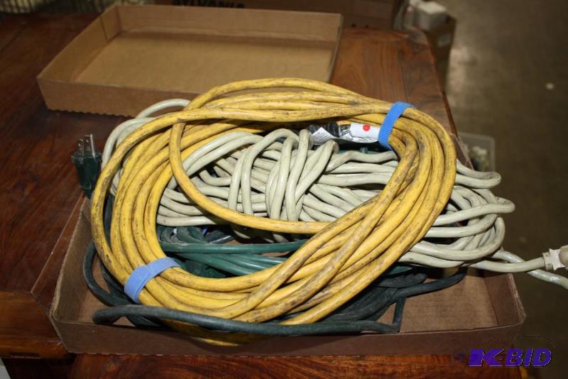 Lot of (4) Extension Cords Miscellaneous Lengths.