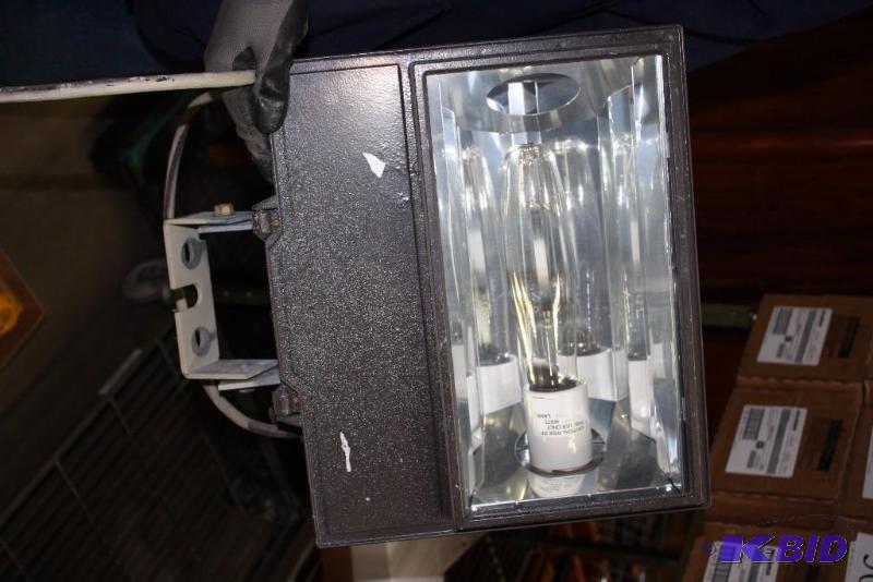 Halogen Light Fixture wBulb & Cord Mounting Bracket Not Tested.