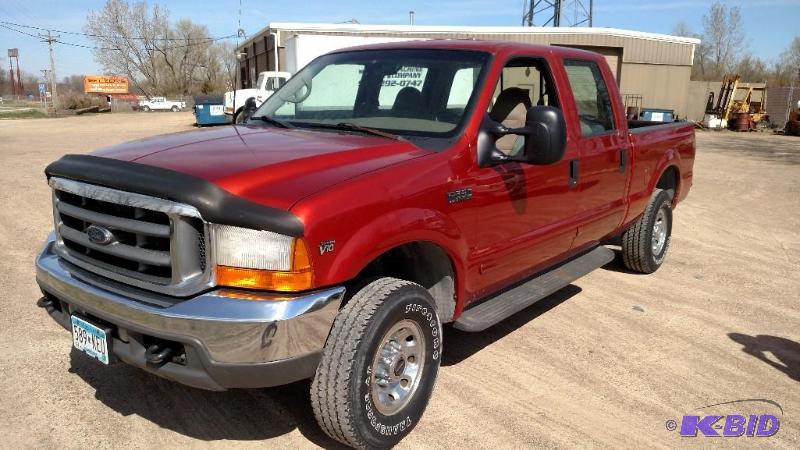 lot 1 image: 2001 Ford F-250 XLT Super Duty Crew Cab Picku...