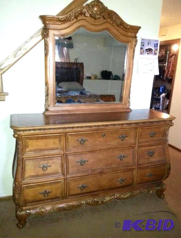 Dresser With Mirror