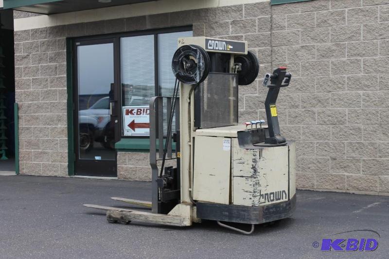 lot 9 image: CROWN 30WRTT-S Walkie Reach Forklift