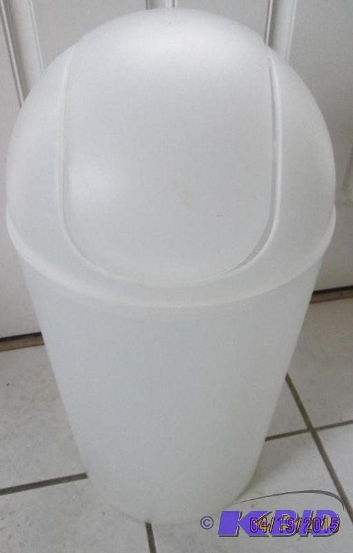 lot 100 image: Swinging lid trash can, new...