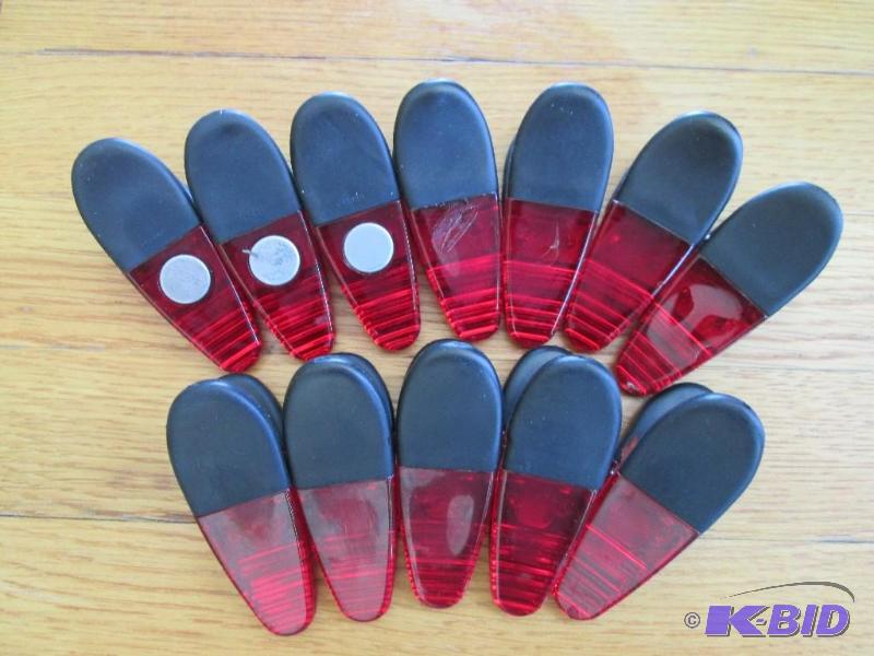 lot 118 image: Lot of 12 magnetic clips, with rubber grip ha...
