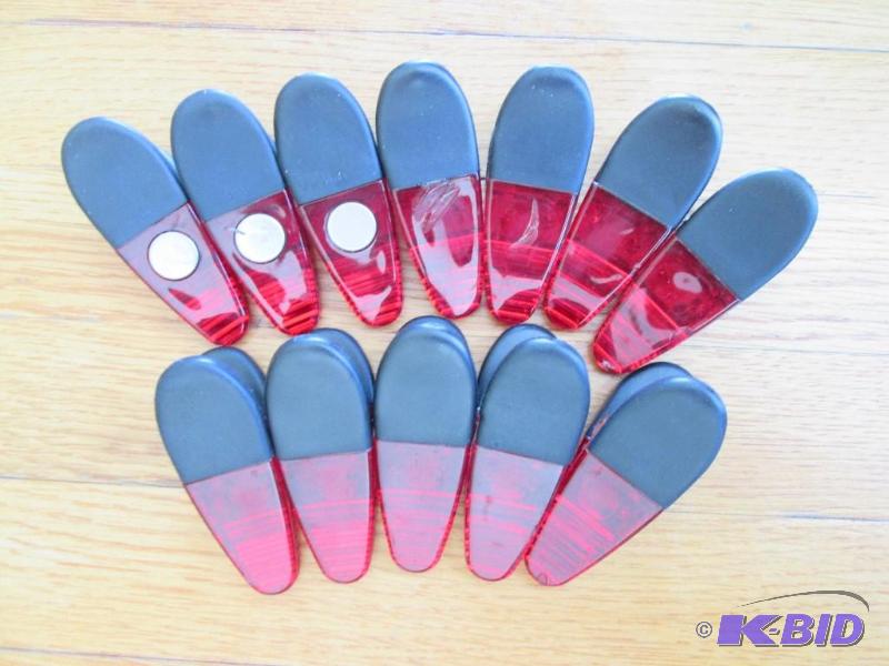 lot 121 image: Lot of 12 magnetic clips, with rubber grip ha...