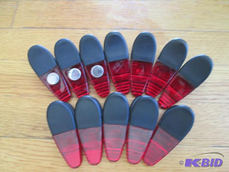 lot 123 image: Lot of 12 magnetic clips, with rubber grip ha...