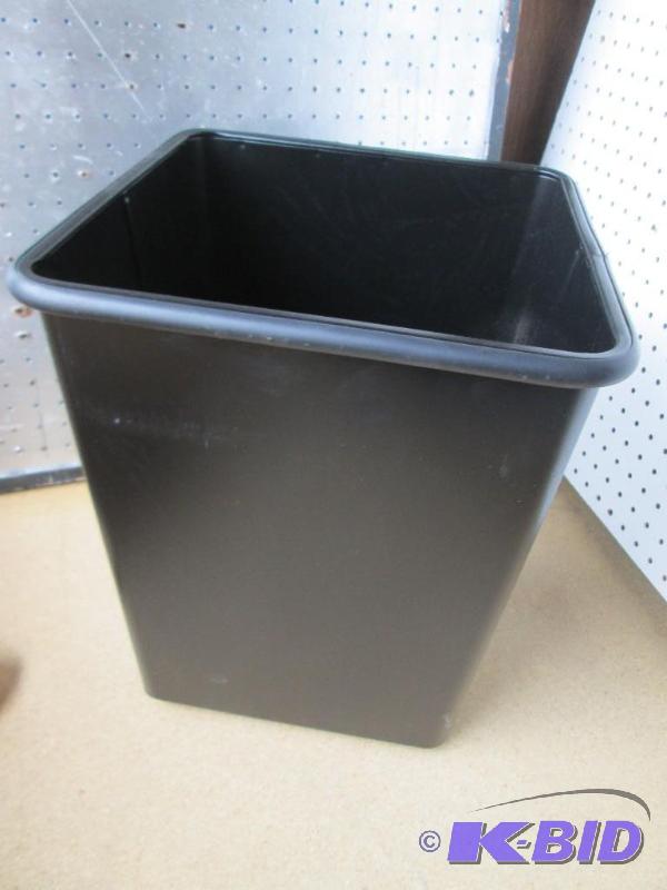 lot 13 image: New Safco trash can with rubber ring on the t...