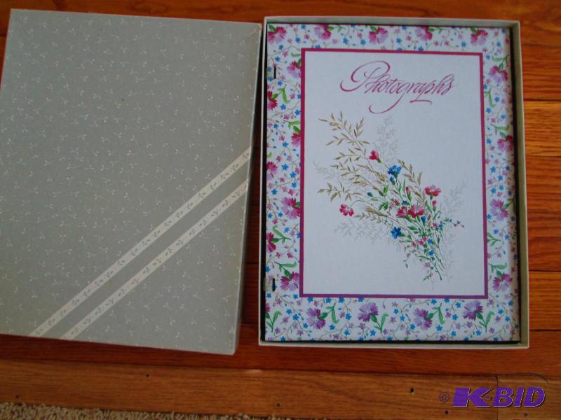 lot 130 image: Photo album with expandable binding and remov...