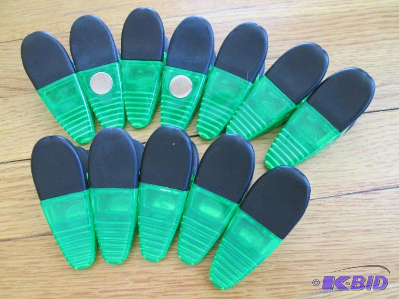 lot 134 image: Lot of 12 magnetic clips, with rubber grip ha...