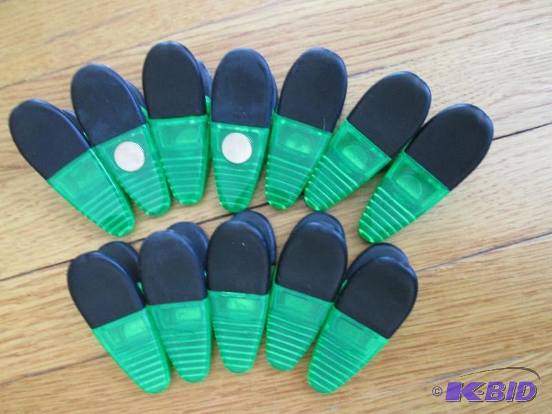 lot 135 image: Lot of 12 magnetic clips, with rubber grip ha...