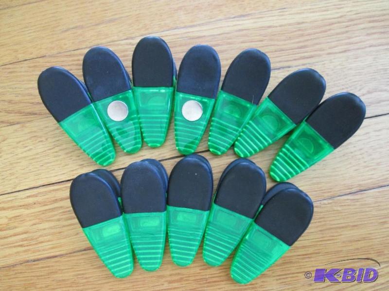lot 136 image: Lot of 12 magnetic clips, with rubber grip ha...