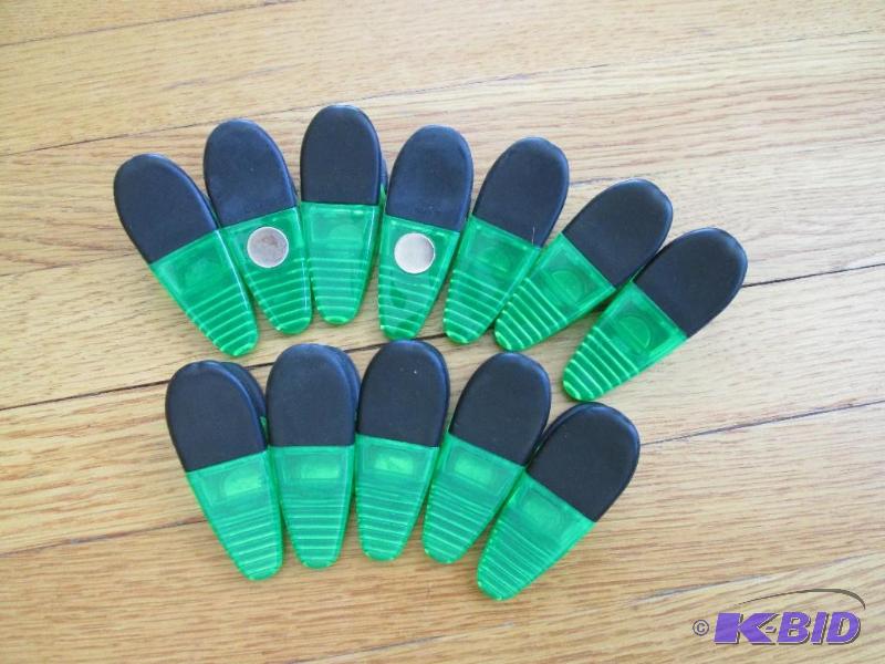 lot 137 image: Lot of 12 magnetic clips, with rubber grip ha...
