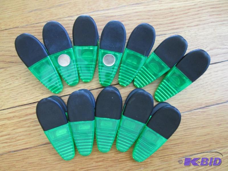 lot 138 image: Lot of 12 magnetic clips, with rubber grip ha...