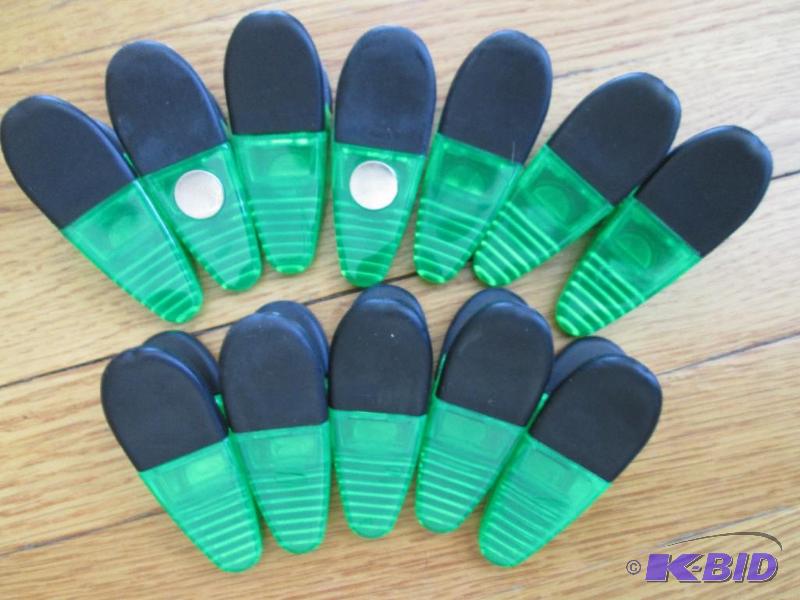 lot 139 image: Lot of 12 magnetic clips, with rubber grip ha...