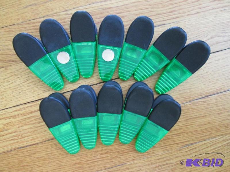 lot 141 image: Lot of 12 magnetic clips, with rubber grip ha...