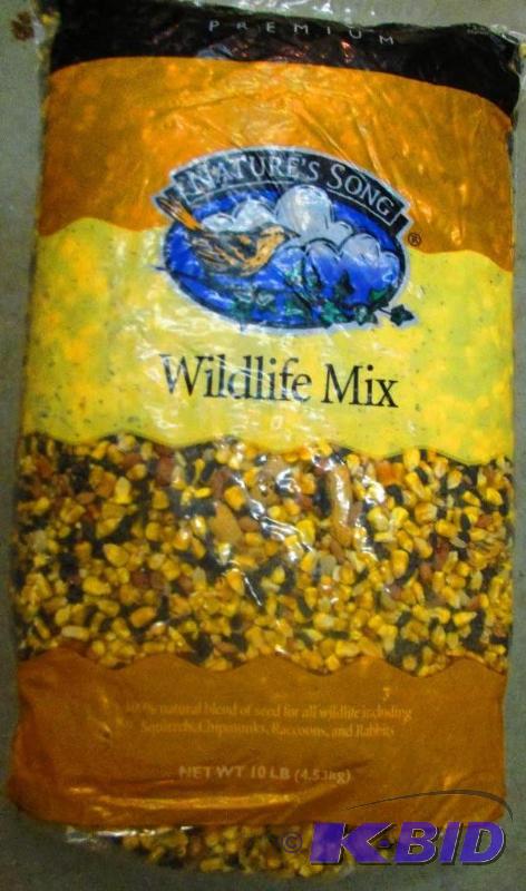 lot 191 image: 10 Pound bag of wildlife mix bird and animal ...