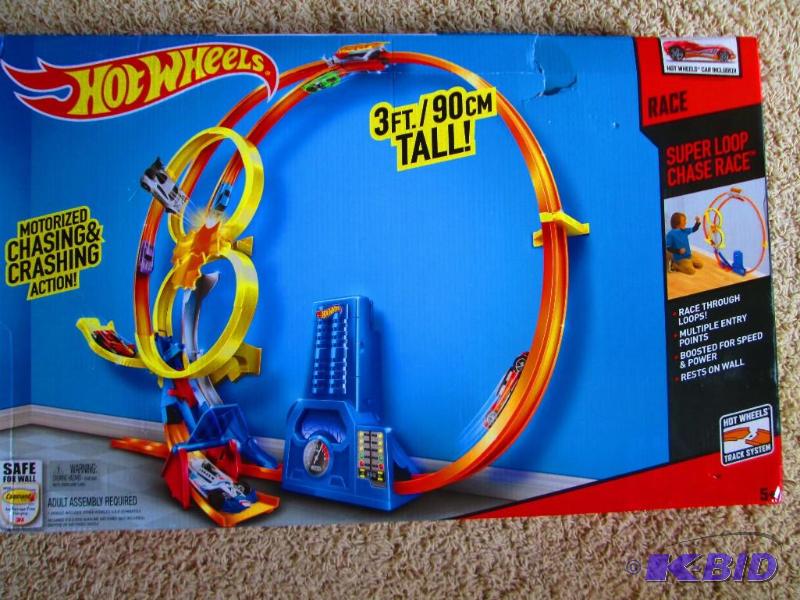 lot 205 image: New Hot Wheels racing loop...