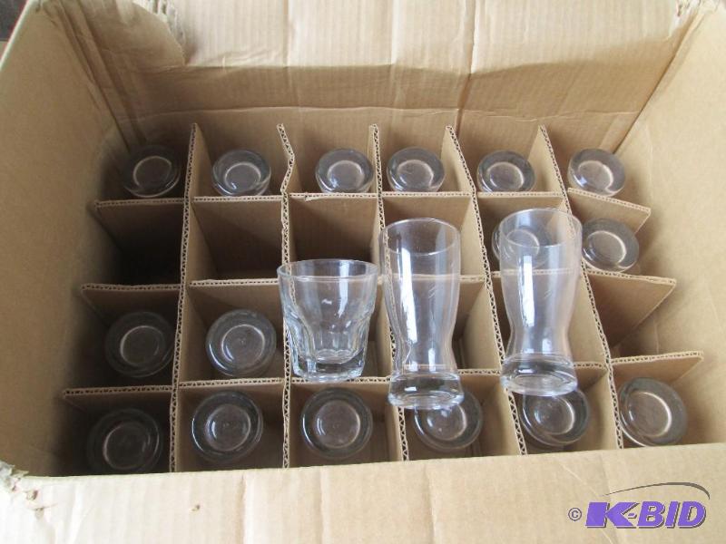lot 50 image: Lot of 18 tall glasses and 1 short glass...