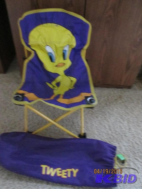 lot 93 image: Kids Tweety Bird folding chair with bag, used...